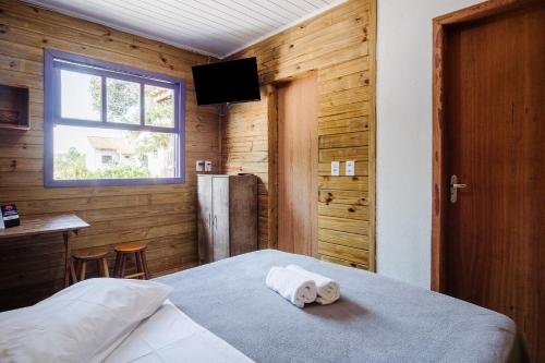 Ένα ή περισσότερα κρεβάτια σε δωμάτιο στο Cabanas relaxantes perto da Praia do Rosa - PRJ