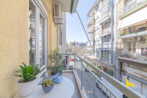 Bright, Central Hideaway Near Acropolis & Metro!