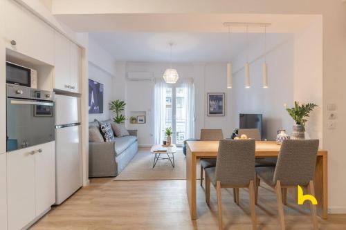 Bright, Central Hideaway Near Acropolis & Metro!