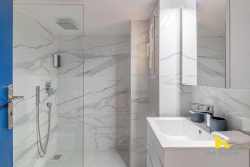 Bright, Central Hideaway Near Acropolis & Metro!