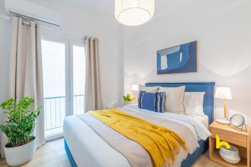 Bright, Central Hideaway Near Acropolis & Metro!