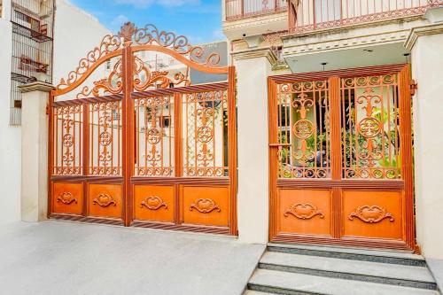 an ornate wooden gate on the side of a building at Townhouse Oak Sector 47 Near Medanta in Gurgaon