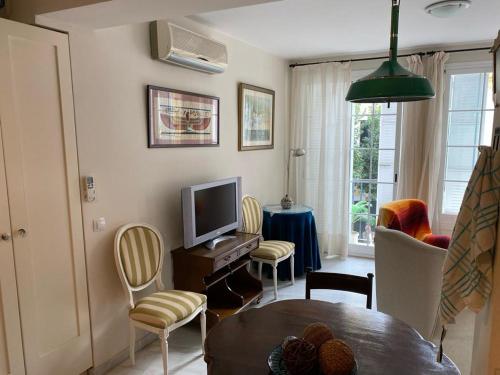 downtown cozy apartment for four