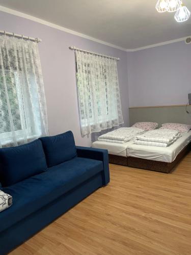 a living room with a couch and a bed at UPaniAni in Ustronie Morskie