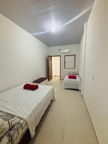 Postel nebo postele na pokoji v ubytování Pousada e hostel Costa do Sol Coroa Vermelha