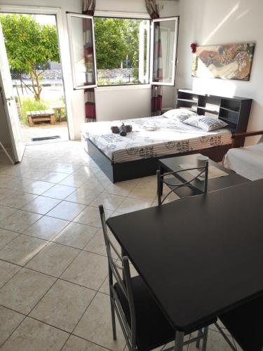 B&G STUDIO KALAMATA