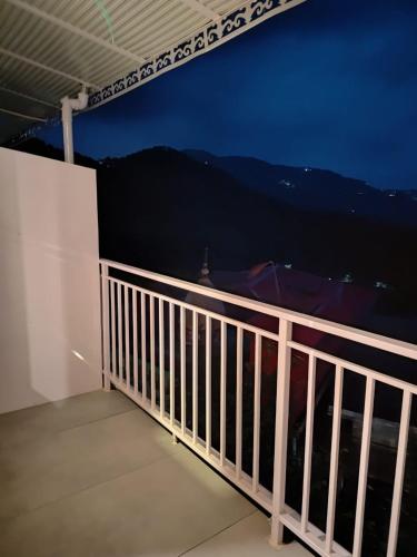 Balkoni atau teres di Shivam homestay
