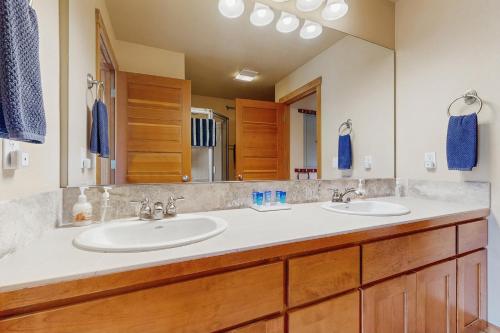 a bathroom with two sinks and a large mirror at Lake Front Townhome - Rockaway Beach in Rockaway Beach