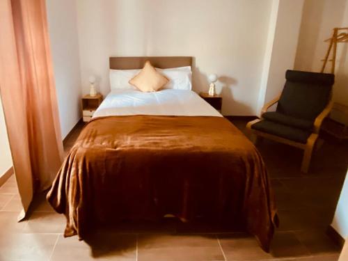 Katil atau katil-katil dalam bilik di AL BIONDI COMENDA Cozy Home for 2 Pax with Kitchen and Patio