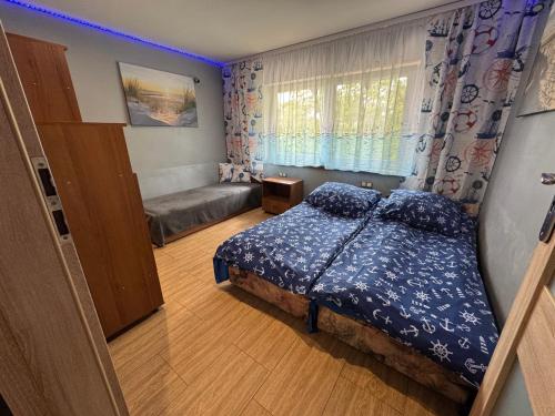 Postel nebo postele na pokoji v ubytování Leśna 5E