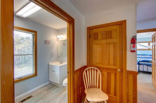 Fotografie z fotogalerie ubytování Oceanside in Whalehead with Pool Spa Sleeps 18 v destinaci Corolla