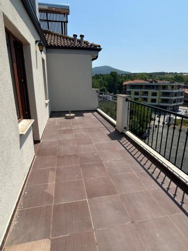 En balkon eller terrasse på Private Apartments in Primea Beach Residence