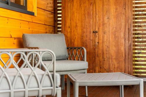 a chair and a coffee table in a room at Jardin des Vieilles Pierres in La Plaine des Palmistes