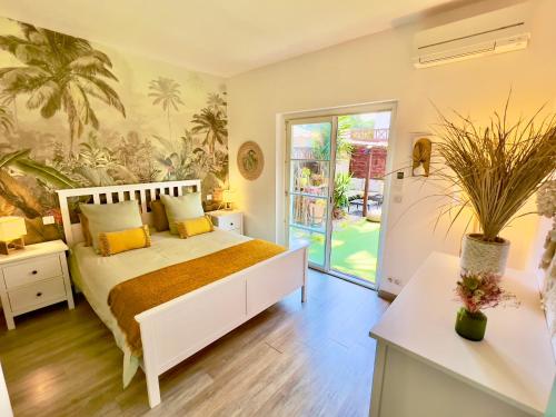 En eller flere senge i et værelse på Les Cactus Fréjus Plage