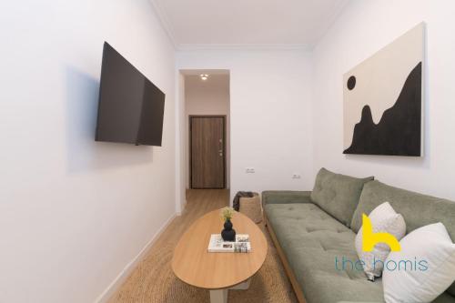 Modern Athens Stay - 2BR with Balcony, Steps to Metro