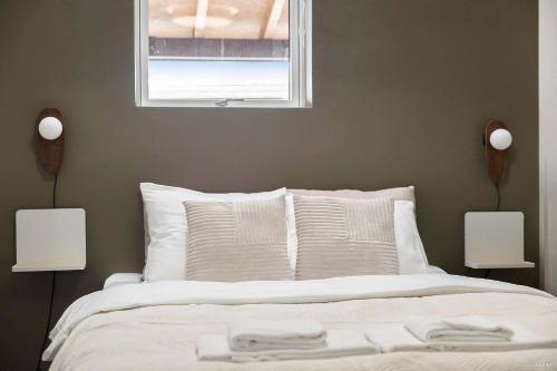 Ένα ή περισσότερα κρεβάτια σε δωμάτιο στο Midtown Home