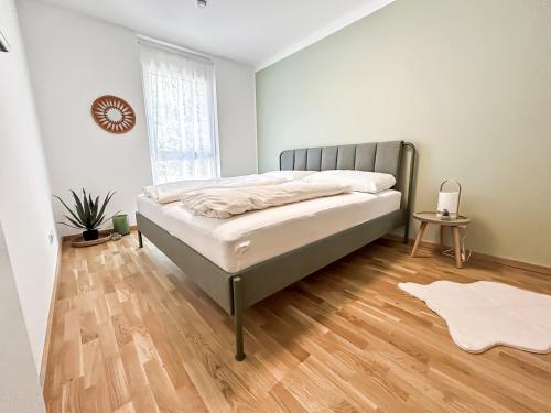 Postel nebo postele na pokoji v ubytování Modern 2 room apartment in downtown
