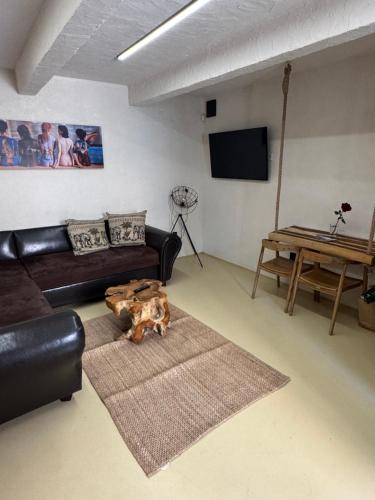 Keep Your Budget, BOHO old town