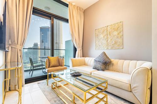Modern 1BR in Business Bay - Balcony with Skyline Views
