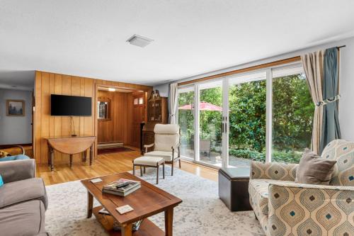 a living room with a couch and a table at 1 Dale Terrace Extension Sandwich- Simple Pleasures in Sandwich