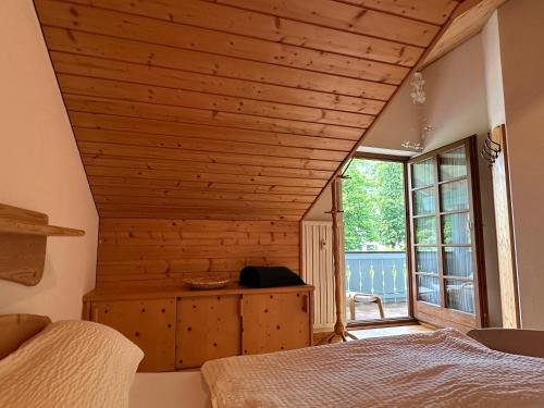 Postel nebo postele na pokoji v ubytování Ferienwohnung Zellerhorn Kerscher