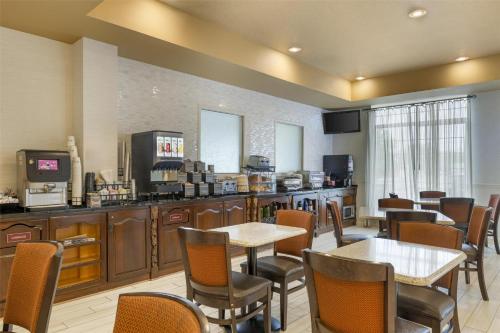 Εστιατόριο ή άλλο μέρος για φαγητό στο Best Western PLUS Vineyard Inn and Suites