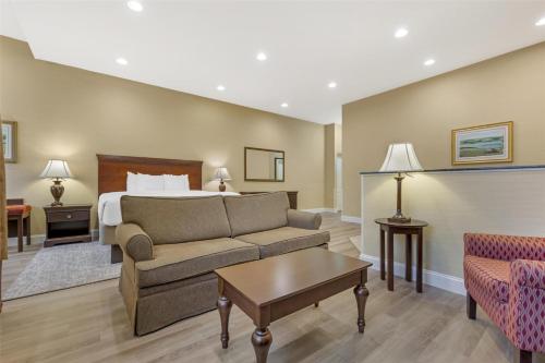 Χώρος καθιστικού στο Best Western PLUS Vineyard Inn and Suites