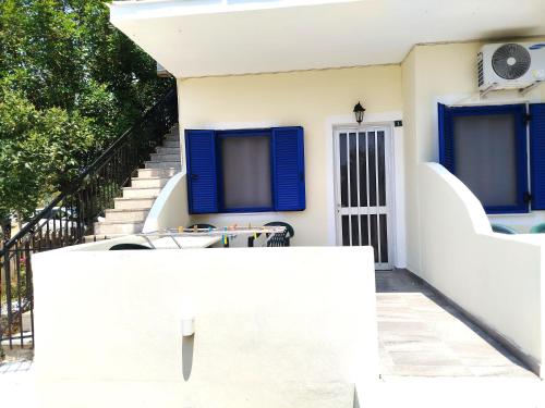 Gallery image of Sarantakis Apartments in Áyios Andréas Messinias