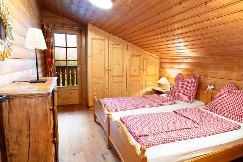 Posteľ alebo postele v izbe v ubytovaní Blockhaus Wallisch