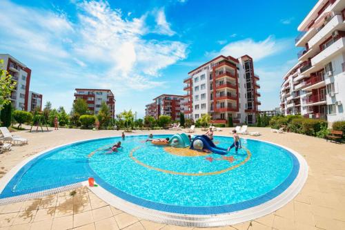 Πισίνα στο ή κοντά στο Double Peach Apartment