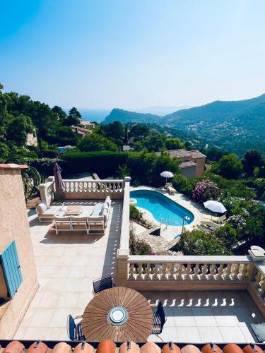 Stunning Villa with Pool, Sea View & Petanque in Golfe Saint Tropez