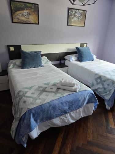 Ein Bett oder Betten in einem Zimmer der Unterkunft O Parrandeiro