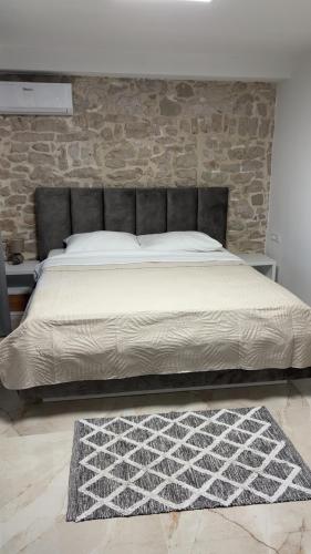 House Sela vrata