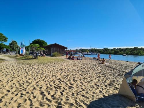 Résidence privée grande terrasse piscine privée plage port gare