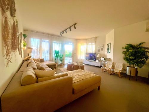 The Fantasy Duplex in Einbay