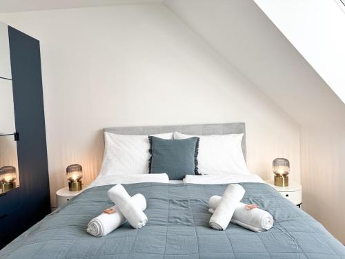 Modern & Spacious 2BR Apartment with Balcony