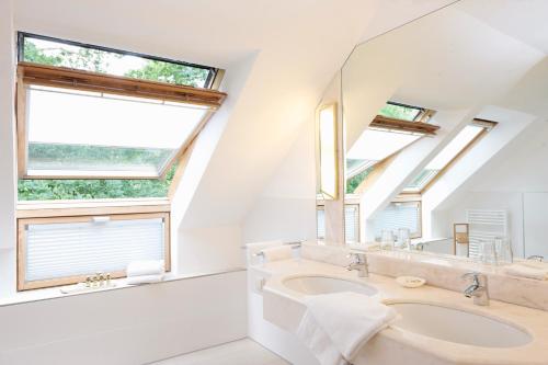 Bilik mandi di Ringhotel Fährhaus