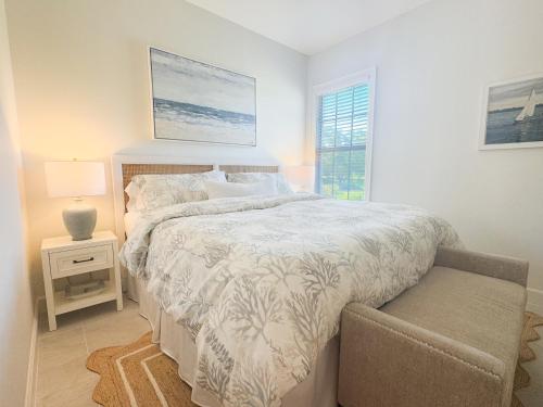 Postel nebo postele na pokoji v ubytování Windsor Lodge Unit 20, studio, 1BR 1BA close to the beaches, pool access