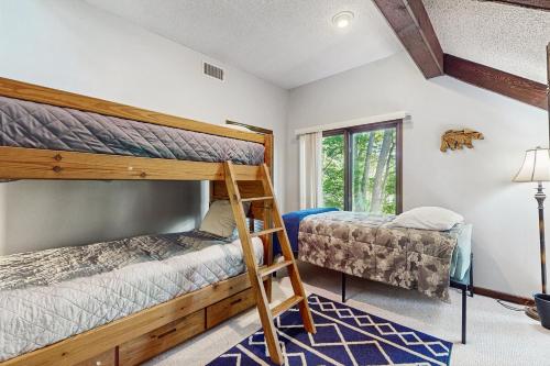 Katil atau katil-katil dalam bilik di Yopp's Treehouse