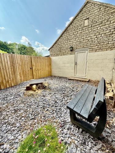 Fotografie z fotogalerie ubytování Four Counties Cottage in Collyweston, Perfect for Getaways with Free Parking! v destinaci Collyweston