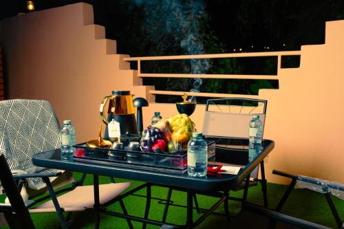 a table with a blender on top of it at شاليهات نوافل الذهبية GOLDEN NAWAFEL chalets in Al Hada