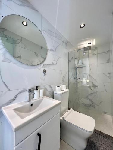 Koupelna v ubytování Villa 3 Charme avec Vue sur Mer, Jacuzzi Privé, Face au Carrousel Mall Rabat