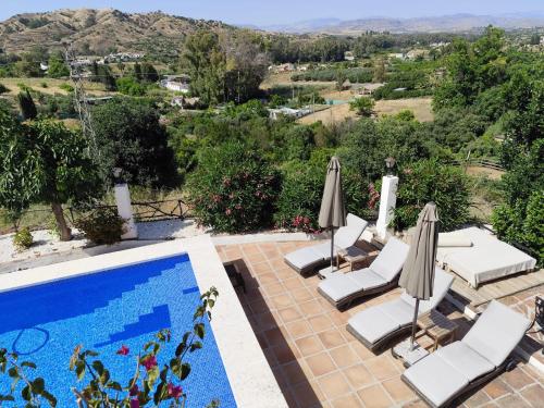 The swimming pool at or close to Casa Loko