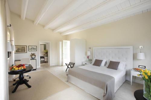 Posteľ alebo postele v izbe v ubytovaní Dolce by Wyndham Siracusa - I Monasteri Golf & Spa
