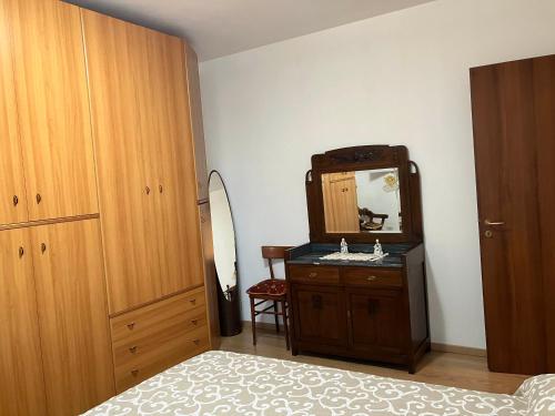a bedroom with a sink and a mirror and a bed at Fermete chì! in Sarzana