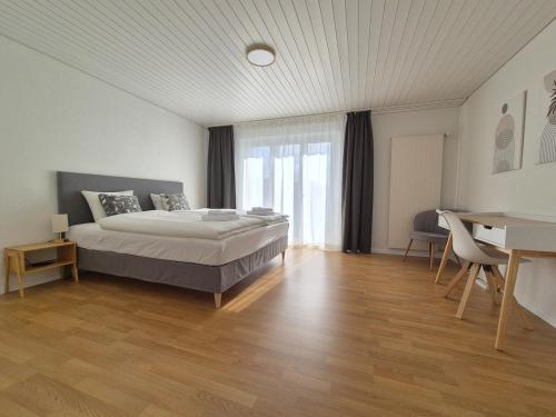 Postel nebo postele na pokoji v ubytování Apartment for 7, close to Zurich and Luzern, free private parking