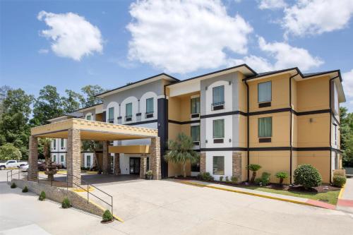 a rendering of an apartment building with a parking lot at Best Western Plus Regency Park in Walker