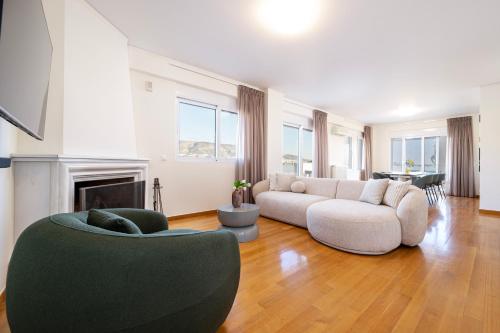 Elegant Skyline Penthouse Acropolis View 3BR 2BA
