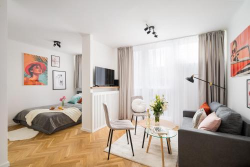 Juicy Studio for 2-3 in the buzzing city centre of Warsaw Metro Central Station