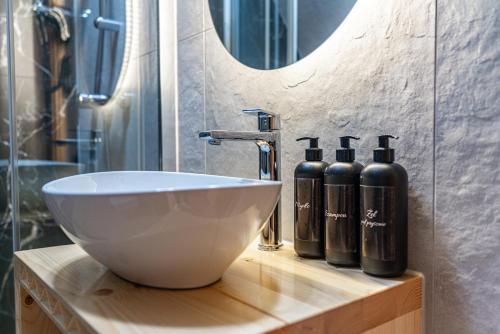 a bathroom with a bowl sink and a mirror at Perła Tatr - Noclegi z widokiem na góry in Zakopane